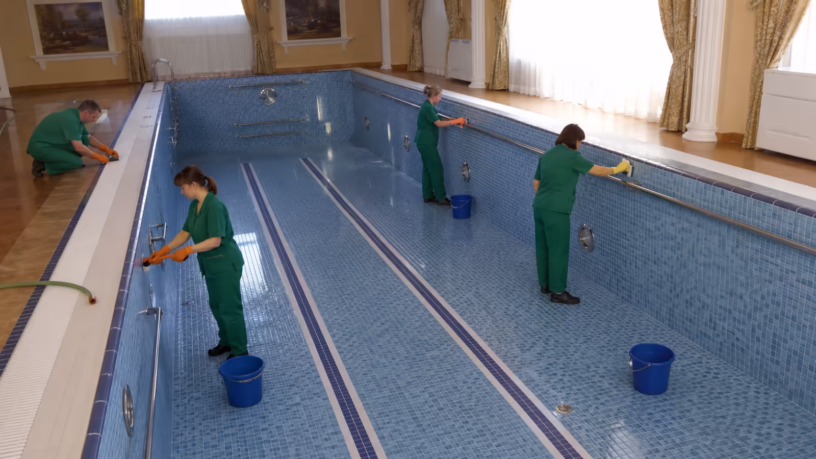 Чистка бассейнов в Костроме