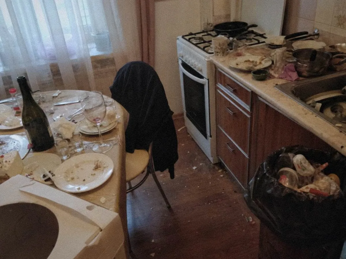 Кухня после семейного праздника, Давыдовский - до уборки